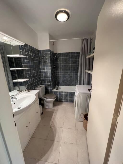 Avec Jardin Au Coeur De Saint-tropez. Appartement *
